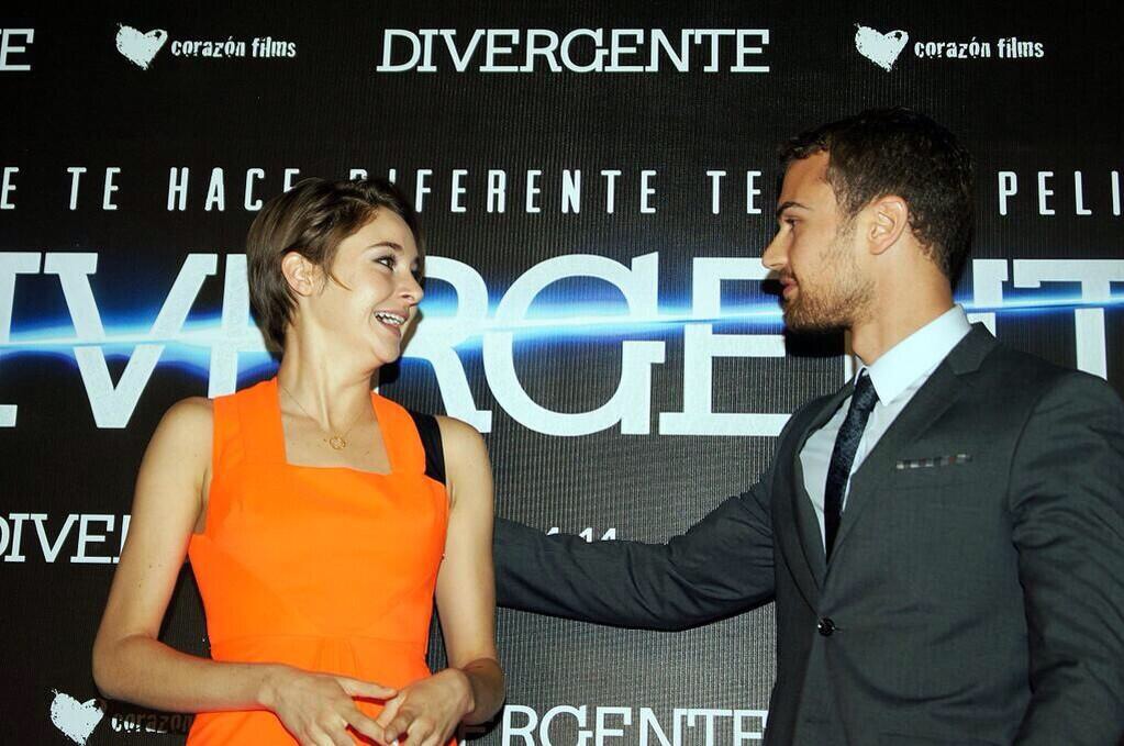 Photos: Divergent Mexico Premiere (3.26.14)