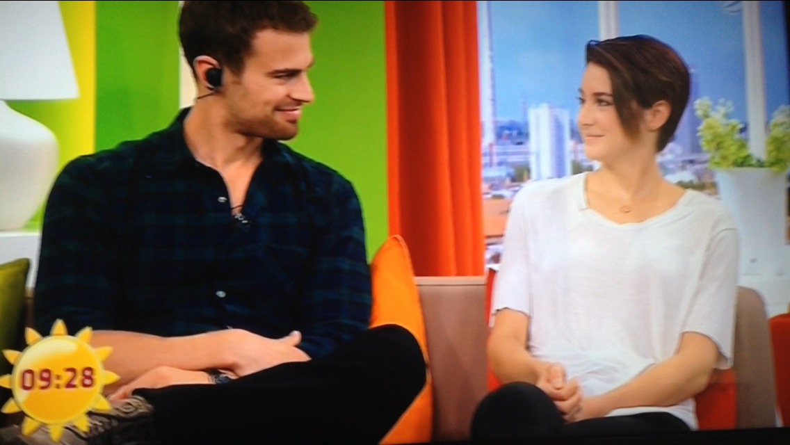 Screencaps and Video: Theo James and Shailene Woodley in German TV Show “Fruehstuecksfernsehen” (4/8/14)