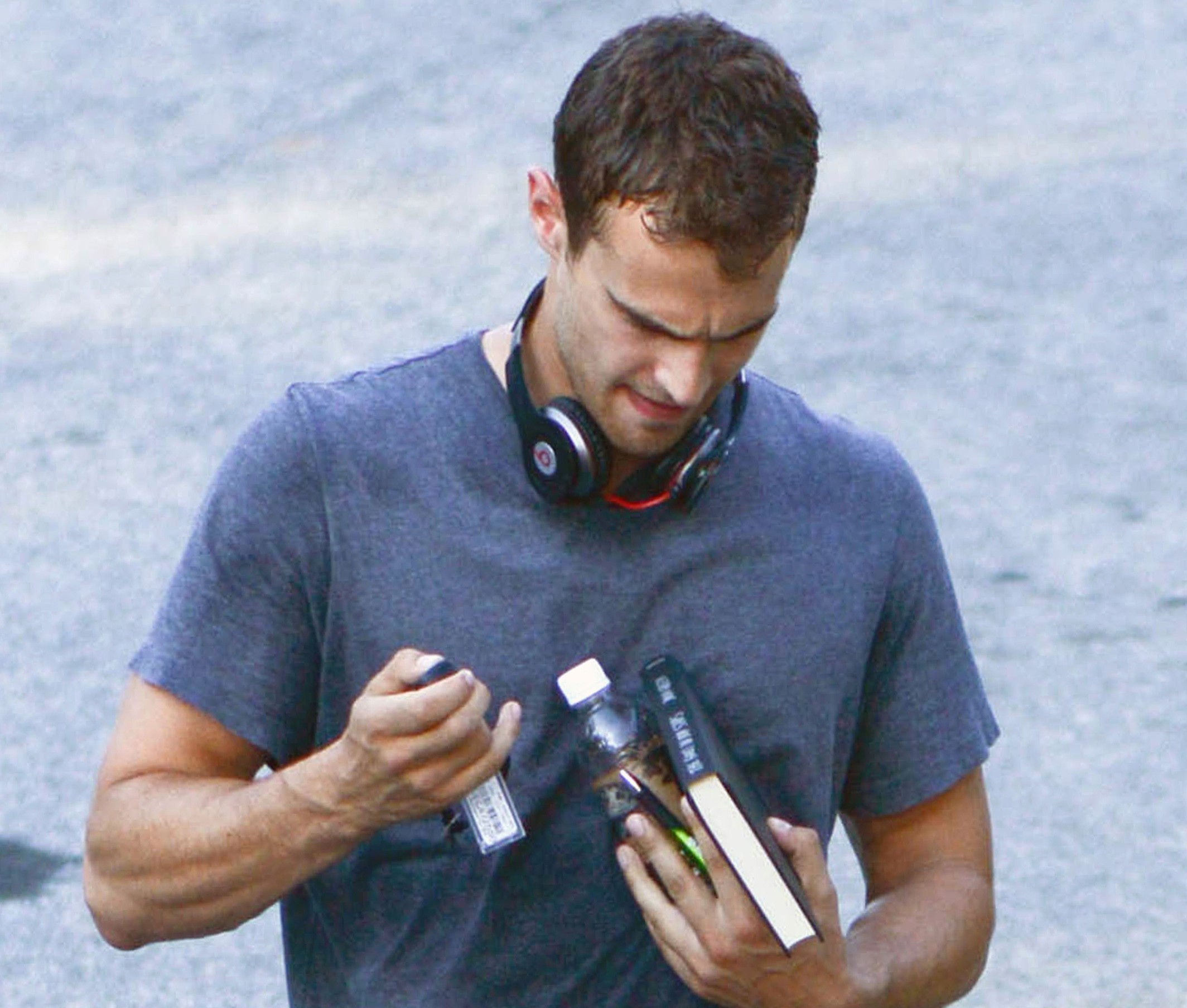 Theo James Visits Gym and Possibly Helps Fan Get Shailene’s Autograph on TFIOS Book