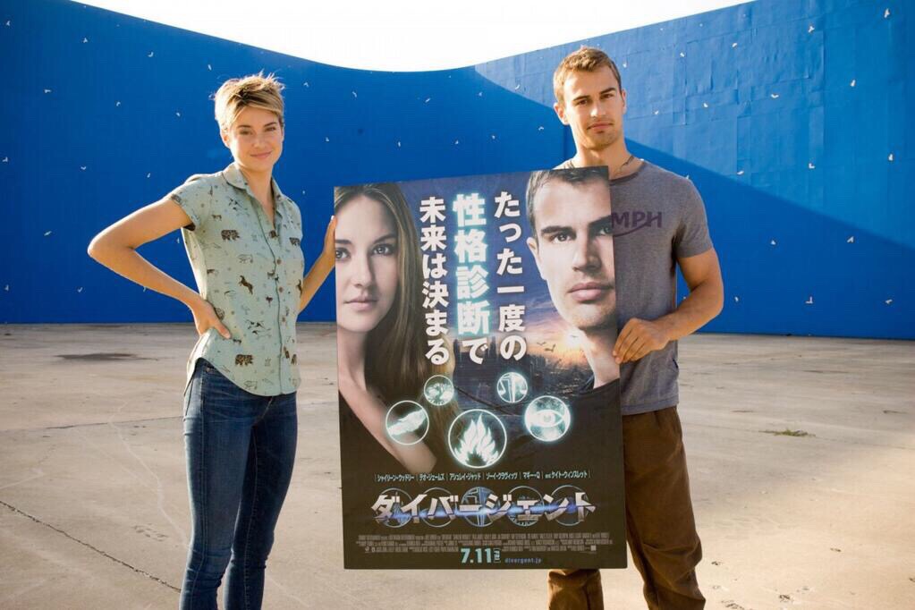 New Photo of Theo James and Shailene Woodley on the Insurgent Blue Screen Set
