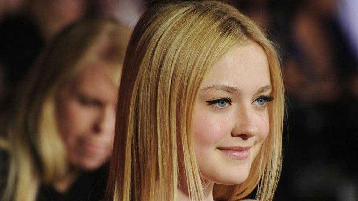 ‘Franny’ Movie Co-Star Dakota Fanning Talks Theo James