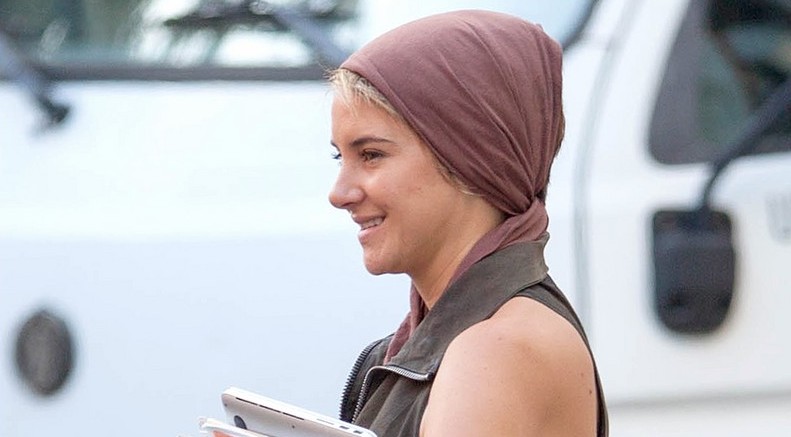 Photos: Shailene Woodley, Rosa Salazar, Keiynan Lonsdale and Extras on the Insurgent Set (8.25.14)