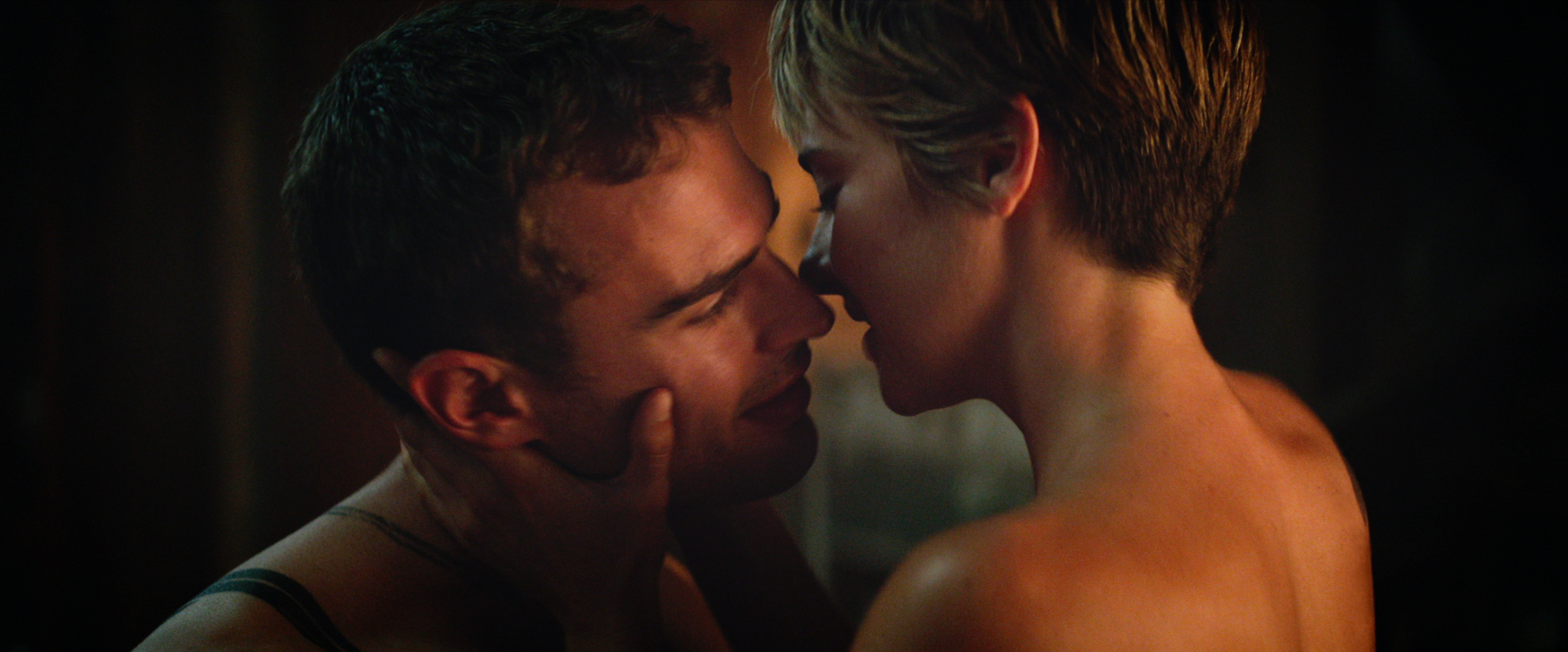 Download: Five Official Insurgent Stills in HQ