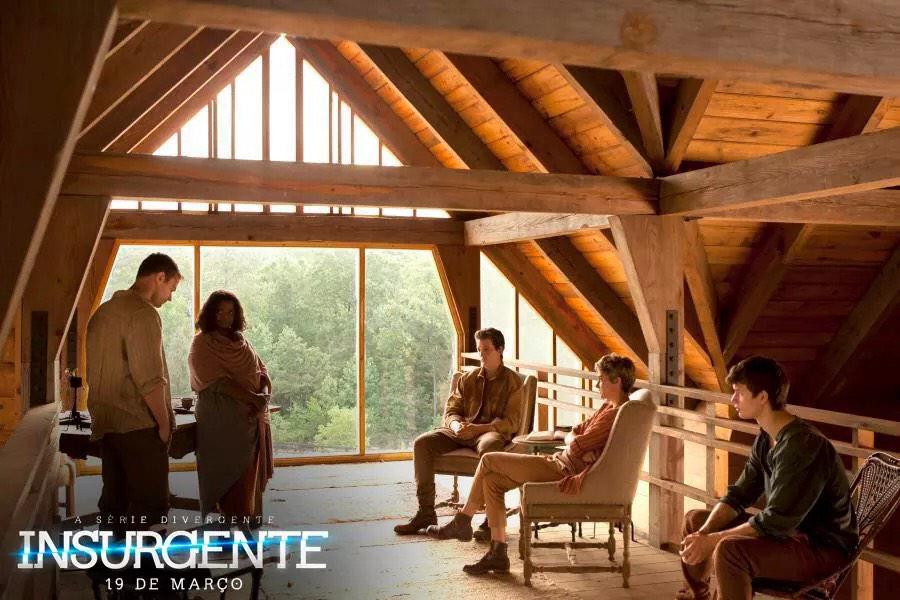 New International Insurgent Stills Feature an Amity Talk and Dauntless March