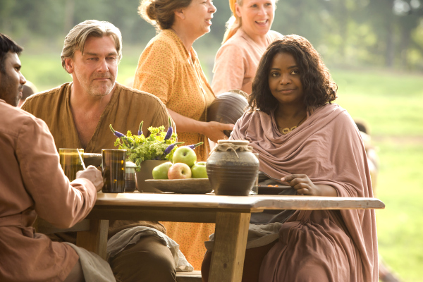 New Insurgent Still Featuring Octavia Spencer as Johanna Reyes & Ray Stevenson as Marcus Eaton