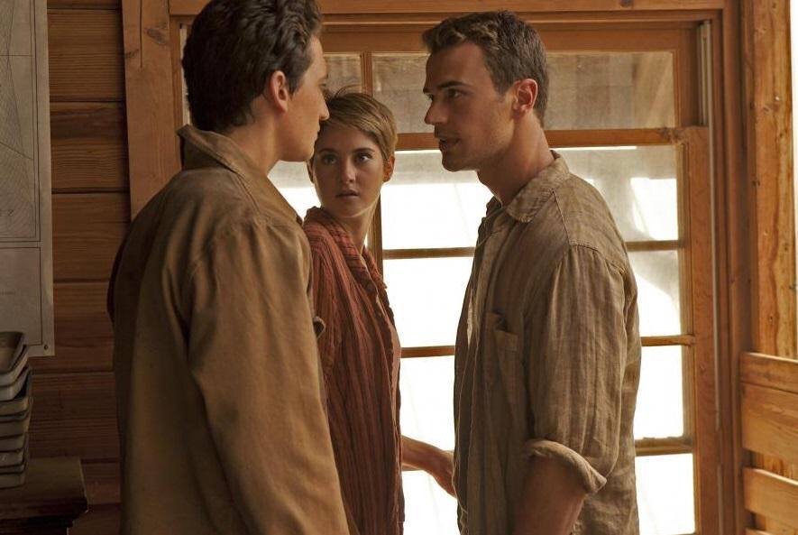 New International Insurgent Stills Feature Fourtris and a Couple of Traitors