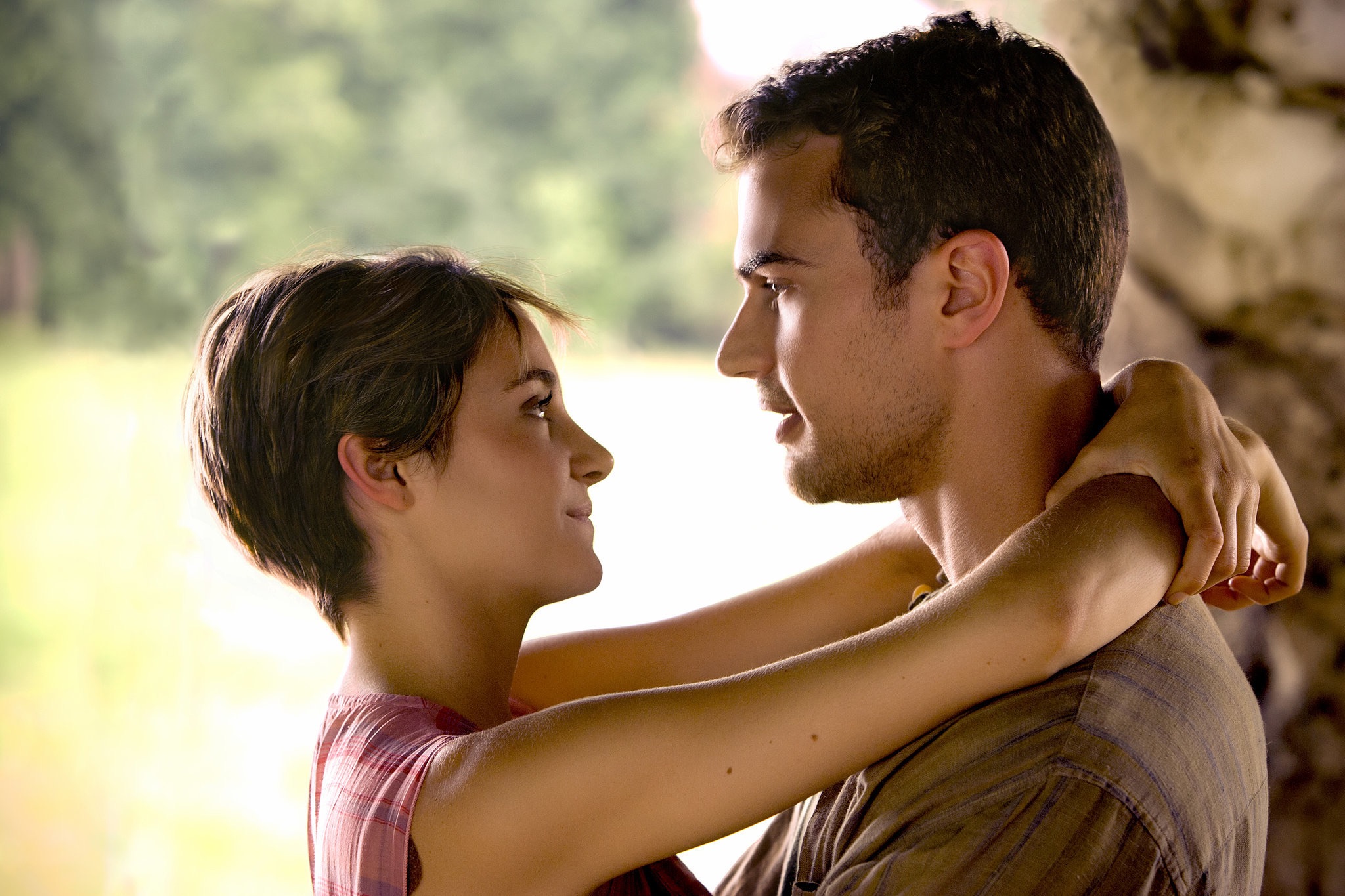 New Insurgent Stills Released via Popsugar Australia