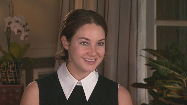 Shailene Woodley & Naomi Watts Talk Insurgent & Staying in Shape on ET