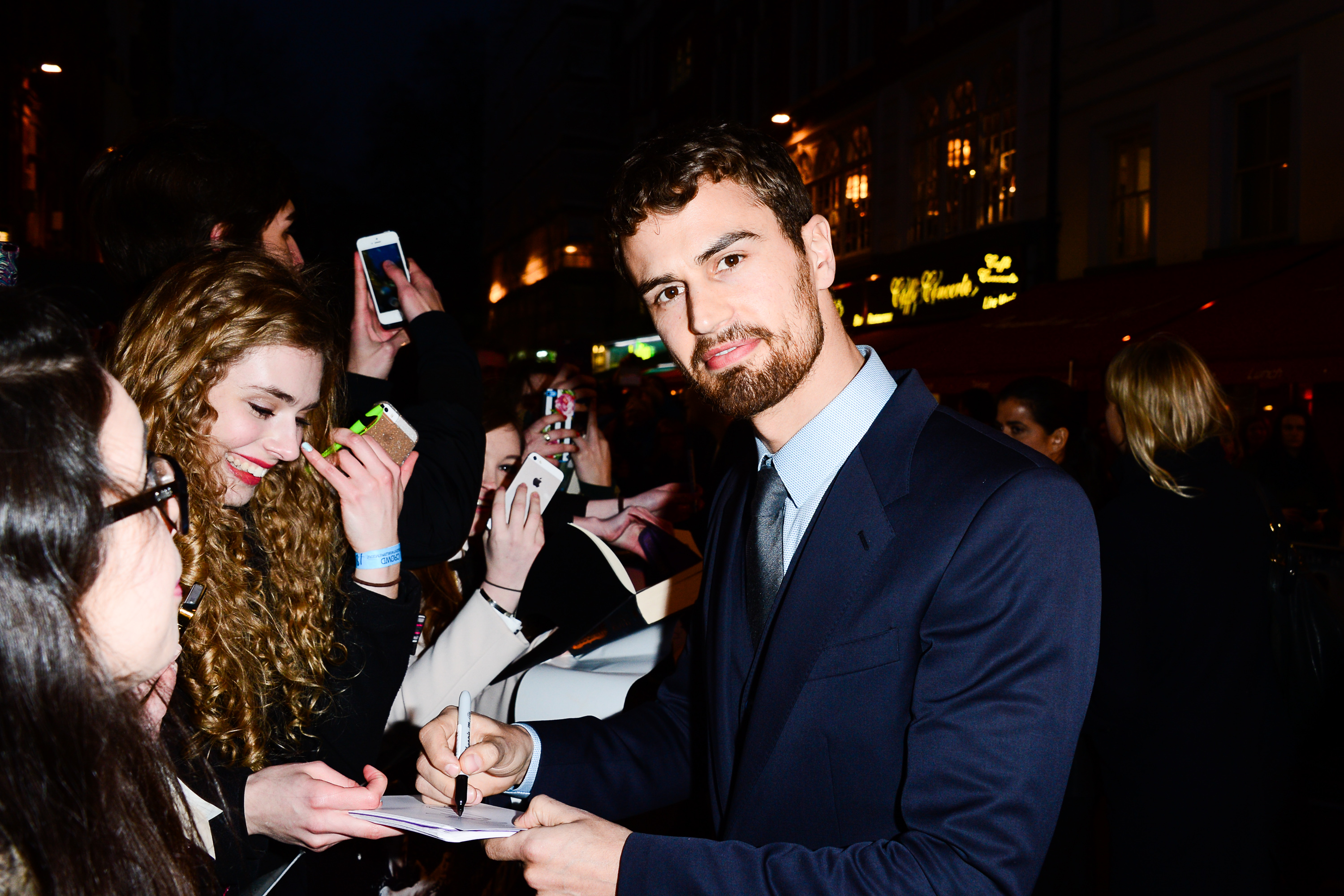 HQ GALLERY: Theo James, Shailene Woodley & Veronica Roth at Insurgent World Premiere in London