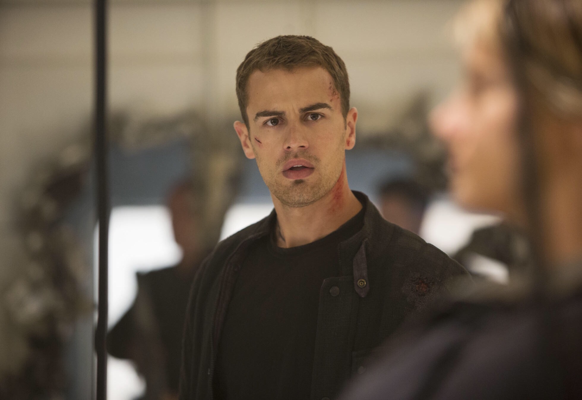 Movie fora. Theo James Дивергент. Тобиас Итон Дивергент.